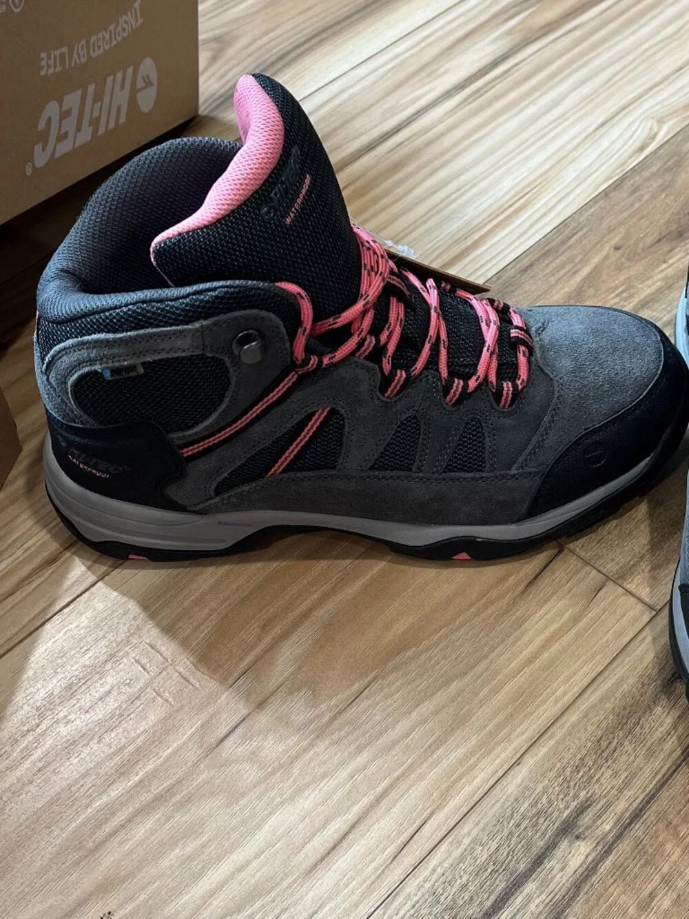 NWT Hi-Tec Skamania Mid WP Waterproof Women's Hiking Boots